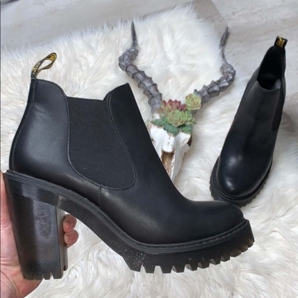 Dr. Martens // Hurston Chelsea Boots
